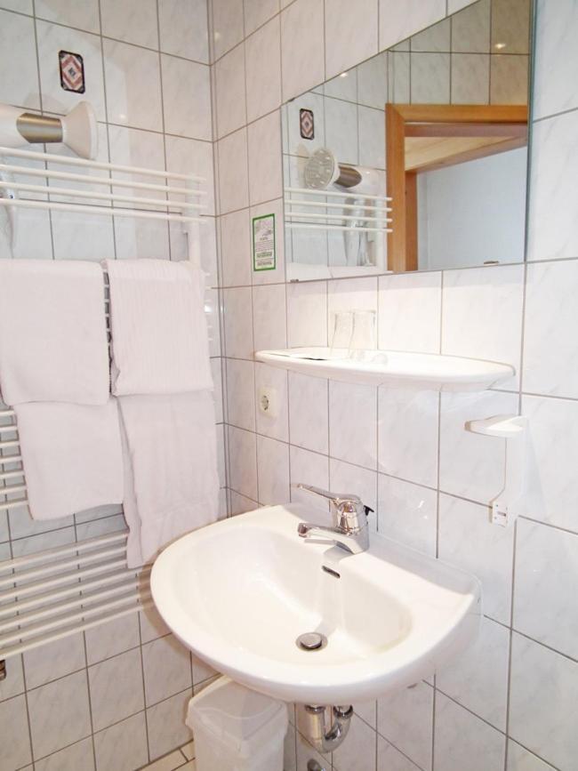 Gasthaus & Hotel Zur Linde Friedrichroda Extérieur photo